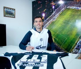 Suma experiencia en la zaga central: el colombiano Felipe Aguilar estampó la firma en Central Córdoba