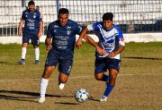 Vélez goleó a Sarmiento y sigue firme