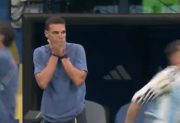 VIDEO: Al borde de las lágrimas, la reacción de Scaloni tras el gol de Enzo Fernández