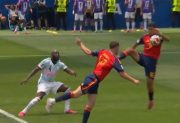 VIDEO: El polémico penal que reclamó Bélgica y que el VAR no cobró ante España