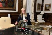 Francia declaró “persona no grata” a la vicegobernadora de Mendoza por dichos racistas