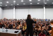 Darío Sztajnszrajber convocó a un Fórum colmado en el Encuentro de Jóvenes y Democracia