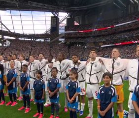 Los hinchas argentinos hicieron sentir su voz y taparon el himno de Inglaterra