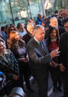 El gobernador Elías Suárez participó de la muestra anual del Instituto Superior de Bellas Artes Juan Yapari