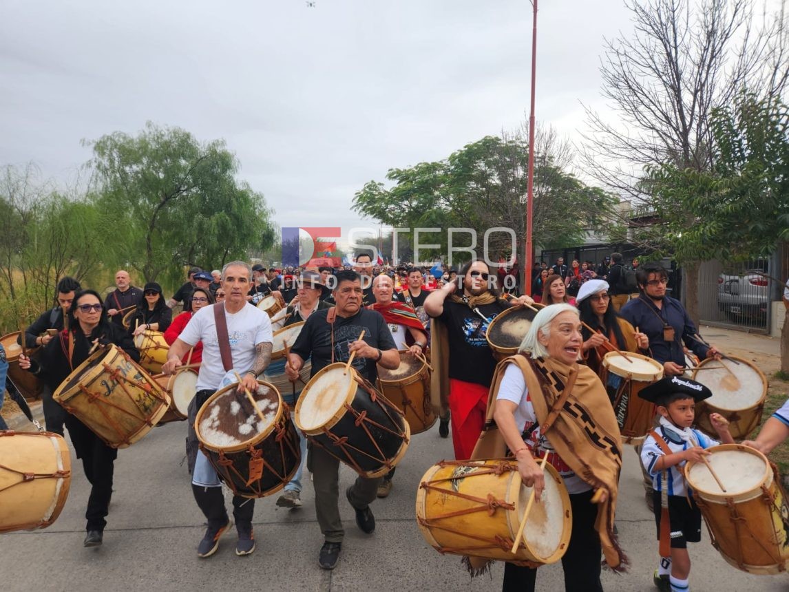 ¡A puro repique! Arrancó la 24° edición de la “Marcha de Los Bombos”