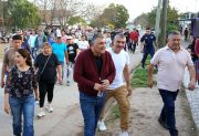 Nediani recorrió el barrio El Rincón y habilitó la nueva iluminación de la cancha de la Escuelita de Fútbol “Pájaro” Quiñones