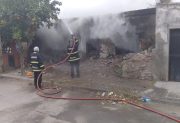 El incendio de una vivienda abandonada causó revuelo en el barrio Parque
