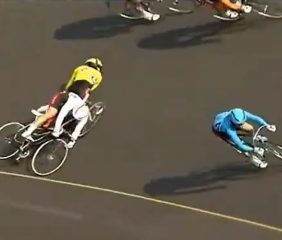 Conmoción en el ciclismo: falleció Toshiaki Fushimi luego de un brutal choque en competencia