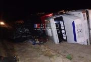 Tucumano que transportaba carbón por RN 9 protagonizó un impactante vuelco en Santiago del Estero