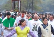 Huachana inició el triduo solemne con el traslado de la imagen al templete y una incesante llegada de peregrinos