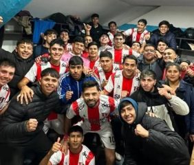 Agua y Energía logró el primer objetivo, pero el plantel no entrena por falta de pago