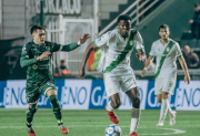 Banfield venció a Sarmiento y consiguió su primer triunfo en el Torneo Clausura