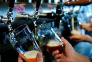 Con caída estimada del 30% en el consumo, bares y cervecerías enfrentan una dura crisis en todo el país