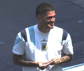 Las cábalas se respetan: De Paul y Paredes comieron caramelos mientras se realizaba la previa del Mundial 2026