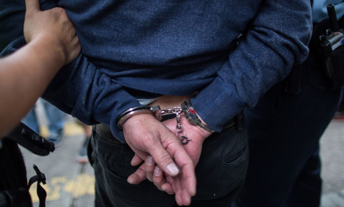 Escándalo en la Feria Artesanal: amenazó con “filetear” a un policía y se le vino la noche