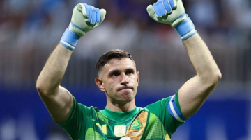 El DT de Juventus confirmó el interés por Dibu Martínez: “Buscamos competitividad”