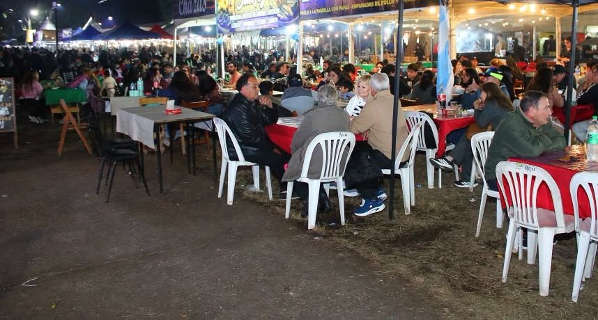Feria Artesanal: hubo dos demorados por ocasionar disturbios en el patio de comidas