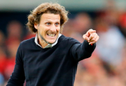 Bombazo en Uruguay: Diego Forlán reemplaza a Bielsa como DT