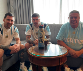 La cábala de siempre: la foto de Tapia con Messi y De Paul antes de la final