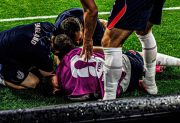 Video: la dura caída y fractura de Jordan Henderson durante los festejos de Inglaterra que lo dejó afuera del Mundial 2026