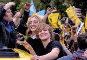 Iñaki Gutiérrez y Eugenia Rolón llegan a Santiago del Estero para el cierre de campaña de La Libertad Avanza