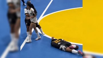 VIDEO. Suspendieron por cinco años a jugadora de futsal tras patear a una rival en la cabeza