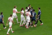 Video: se picó temprano el partido entre Argentina e Inglaterra con foules y empujones