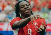 Suiza prende velas para que llegue Johan Manzambi frente a la Argentina