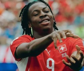 Suiza prende velas para que llegue Johan Manzambi frente a la Argentina