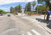 Conductores discutieron por el tránsito; uno desplomó de un golpe al otro y huyó