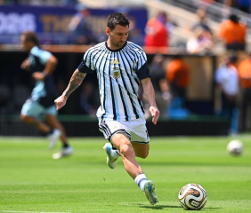 No para de romper récords: la marca que Messi le igualó a Cafú