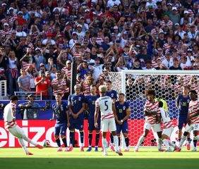 Con autoridad, Estados Unidos derrotó a Bosnia y se metió en octavos de final