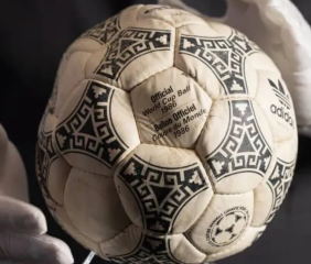 Subastan la pelota del Argentina-Inglaterra de 1986: cuánto vale la reliquia de Maradona