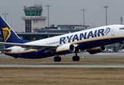 Terror en un vuelo: una ventanilla se desprendió y un pasajero quedó parcialmente fuera