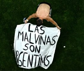 El video que dio la vuelta al mundo: Clara Hoyssay contó cómo grabó sin querer la bandera de Malvinas en el Argentina-Inglaterra