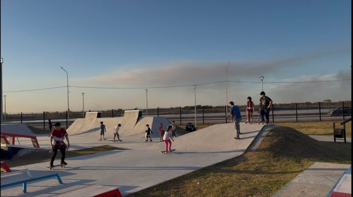El nuevo Skate Park Pablo Gómez ya recibe a decenas de alumnos y reorganizan las clases