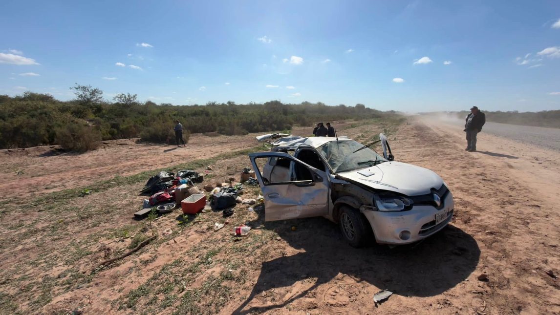 Ruta 2: el vuelco de un auto se cobró la vida de un hombre y dejó a una mujer con graves heridas