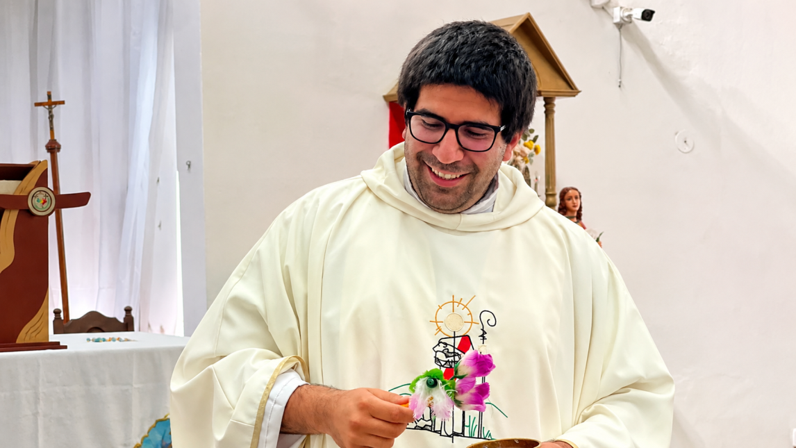 “Un sacerdote no es un robot”: el padre Facundo Gallego cuenta cómo es la vida detrás de la sotana