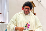 “Un sacerdote no es un robot”: el padre Facundo Gallego cuenta cómo es la vida detrás de la sotana