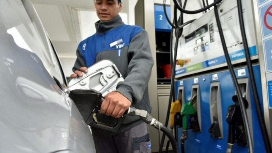 Aumentaron los combustibles desde este sábado: cuánto costarán la nafta y el gasoil