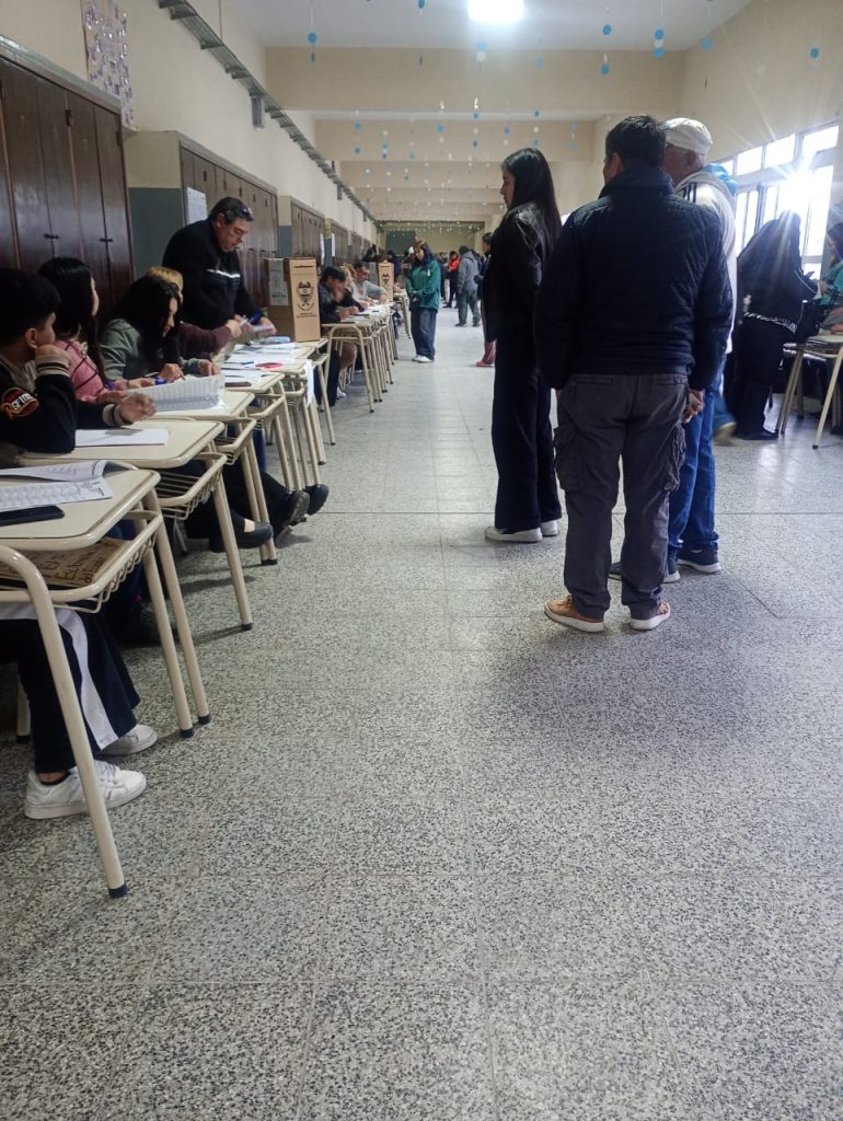 Con normalidad y gran concurrencia comenzaron las elecciones municipales en Frías
