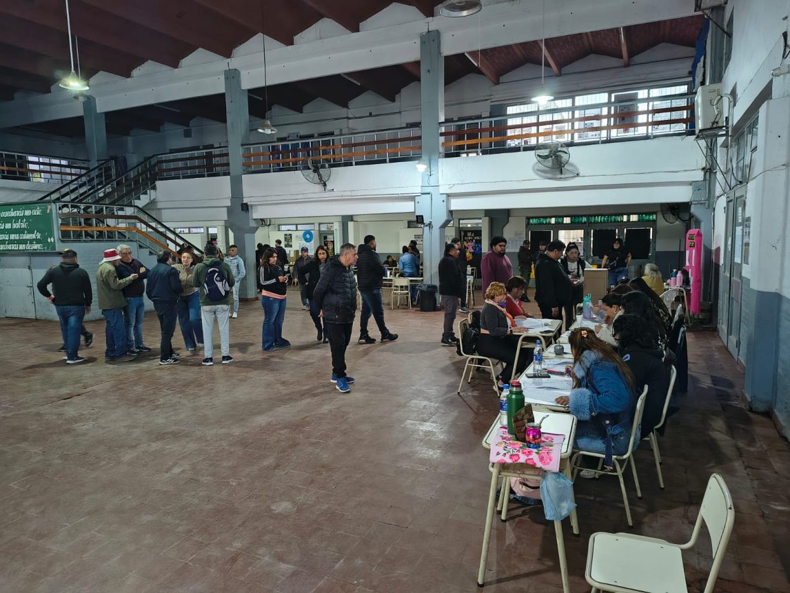 Elecciones municipales 2026: con demoras por falta de autoridades de mesa, comenzaron los comicios en Las Termas de Río Hondo