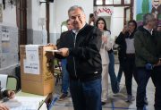 Elecciones municipales 2026: Mario Benavente emitió su voto y llamó a participar de la jornada democrática