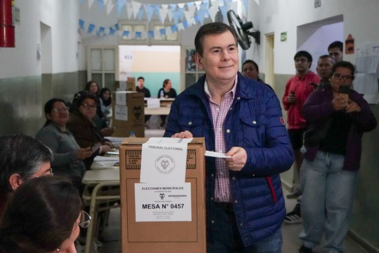 Elecciones 2026 | Gerardo Zamora votó y defendió la autonomía municipal: “Elegir al intendente es muy importante”