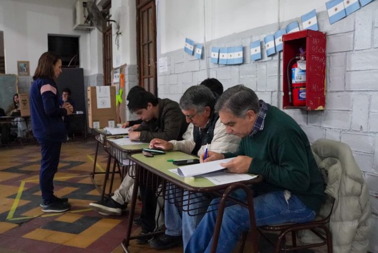 “Los votantes pensaban que si llegaban temprano iban a ser presidentes de mesa, por eso vienen más tarde”