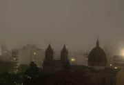 Intensa neblina sorprendió a Santiago del Estero y complica la visibilidad