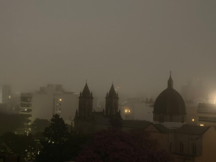 Intensa neblina sorprendió a Santiago del Estero y complica la visibilidad