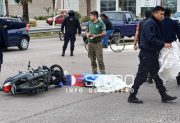 Motociclista murió en el acto tras un violento choque con un auto en el cruce de Alsina y Lugones