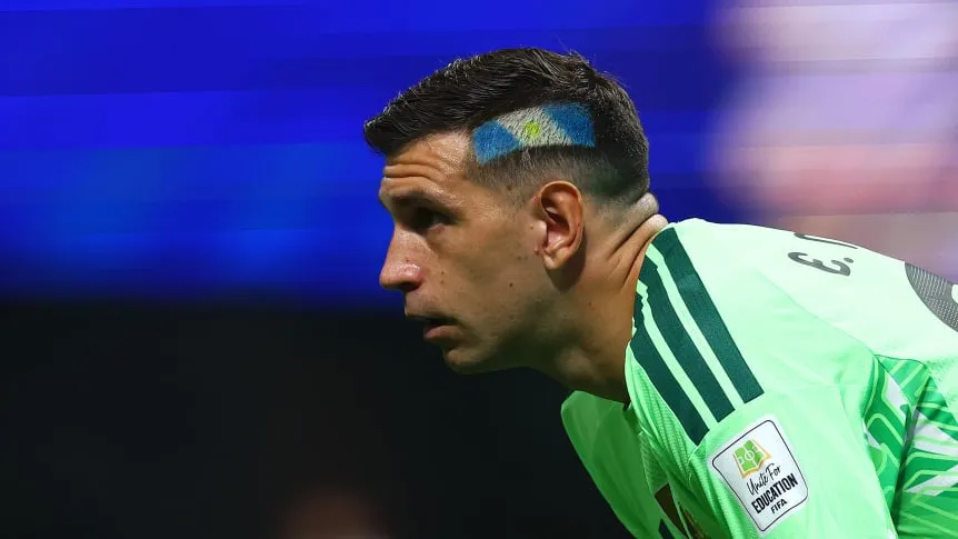 En Europa aseguran que Juventus frenó las negociaciones por Dibu Martínez