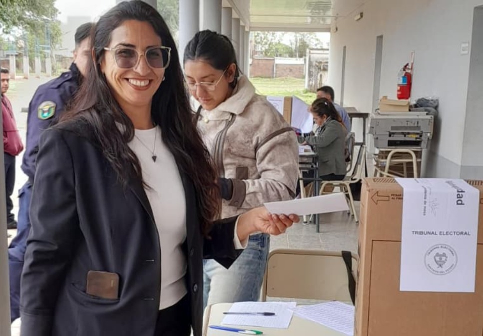 La candidata de La Libertad Avanza en Campo Gallo, Valeria Mansilla, emitió su voto